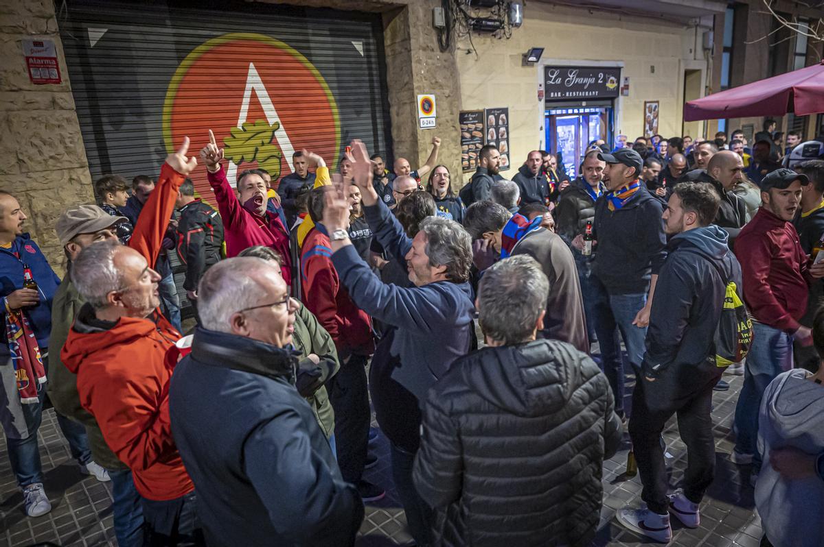 Quejas vecinales por molestias y aglomeraciones los días de partido en el Camp Nou y por el futuro proyecto del Espacio Barça