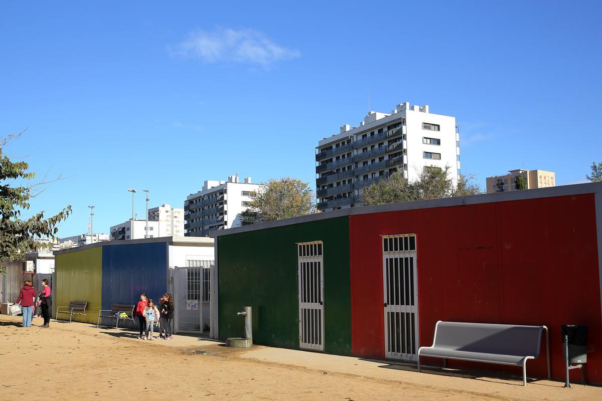 La escola Paco Candel de LHospitalet dicen basta tras 12 años en barracones