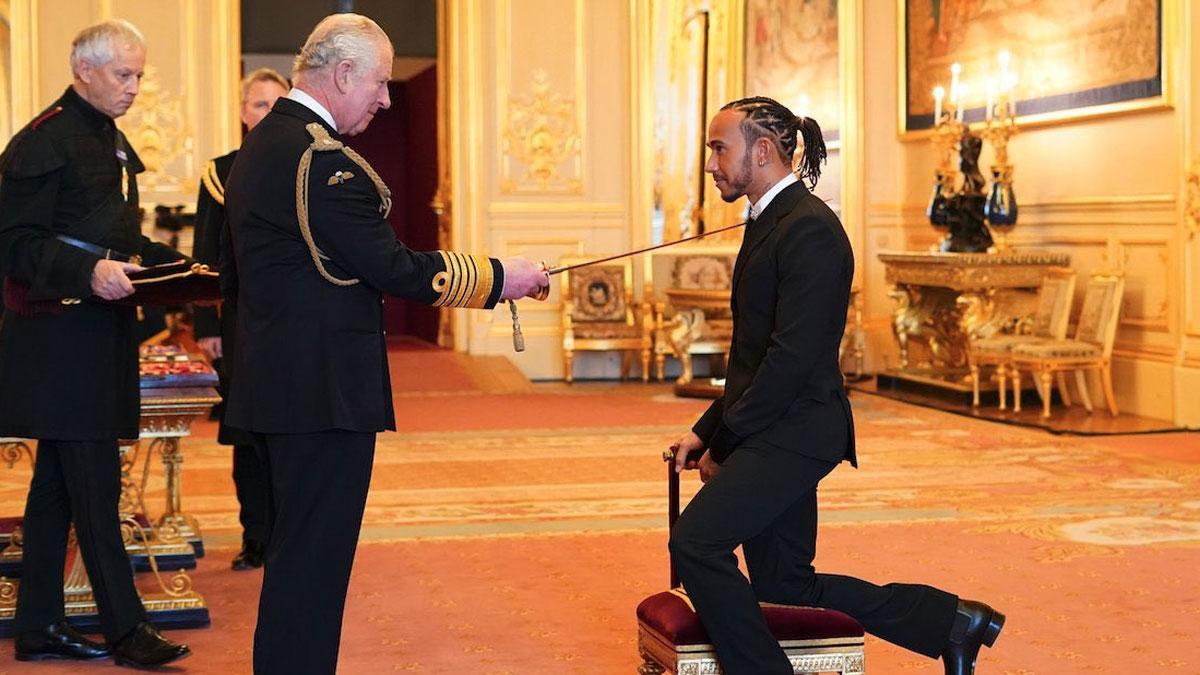 Hamilton , nombrado Caballero por el Príncipe de Gales