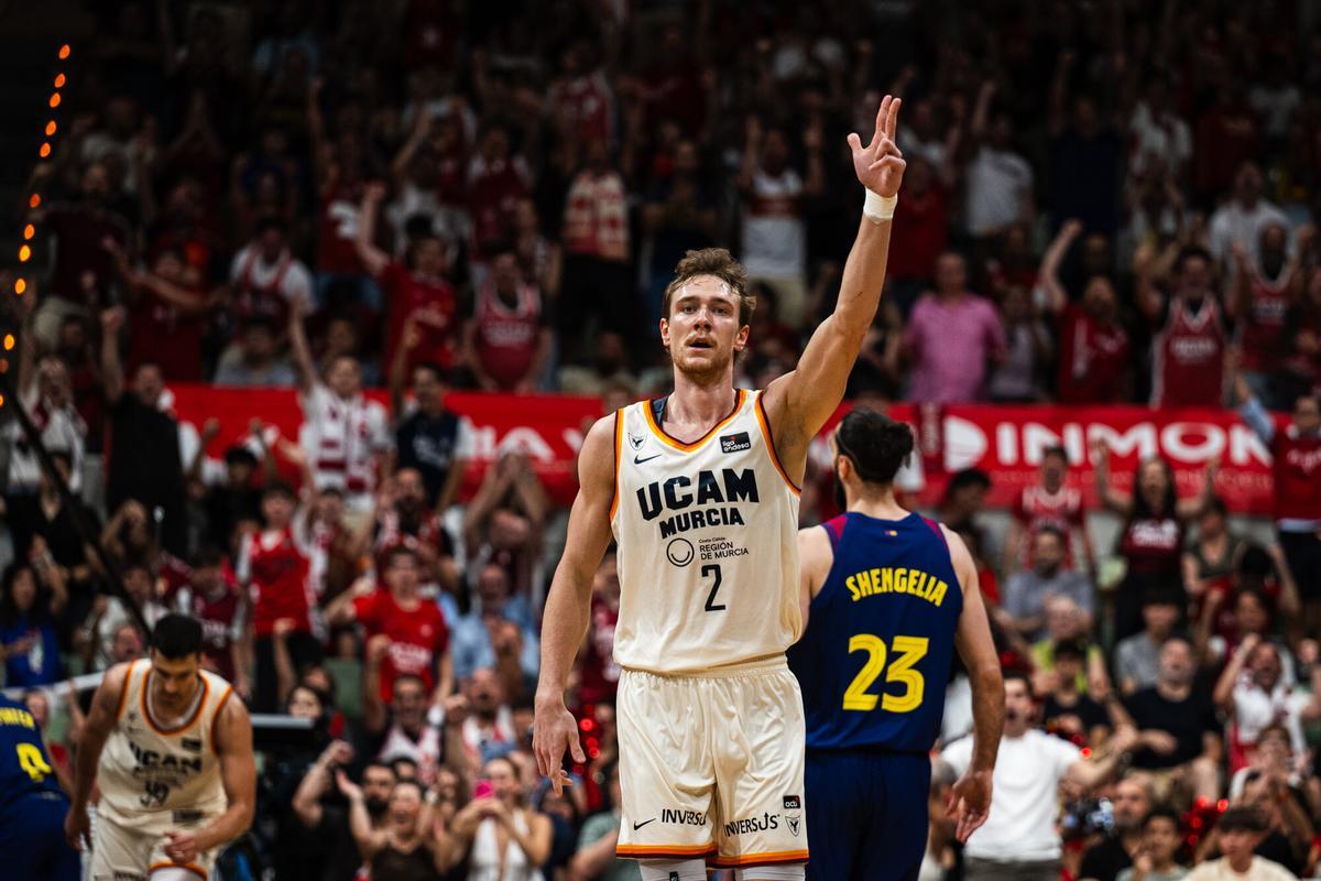 Sander Raieste, del UCAM Murcia, celebrando un triple.