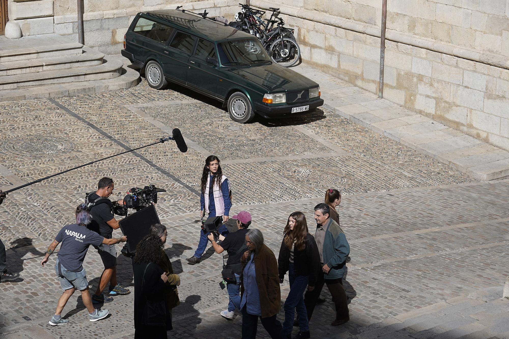 Los Javis roden entre turistes i curiosos a les escales de la catedral