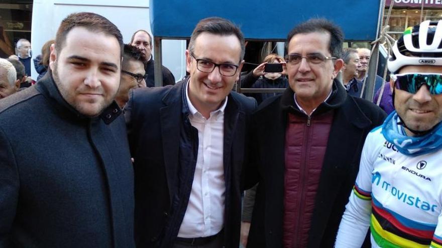 Valverde, a la derecha, y el delegado del Gobierno, segundo por la izquierda