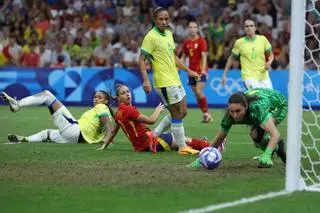 La España campeona se desintegra y cae traumáticamente ante Brasil (4-2)