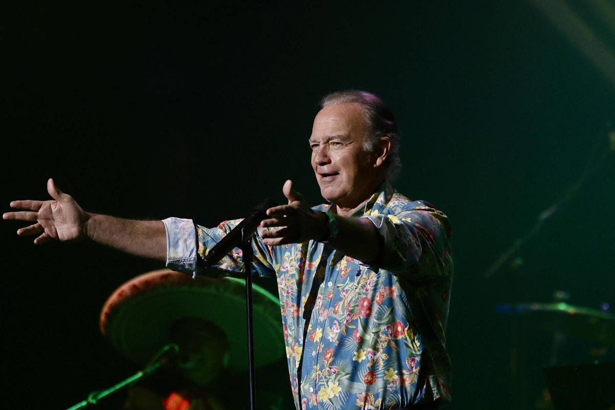 El concierto de Bertín Osborne en el teatro de la Laboral, en imágenes