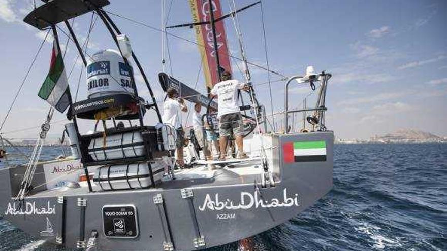 El Abu Dhabi de la Volvo llega a Alicante y el Team Campos pone rumbo al puerto