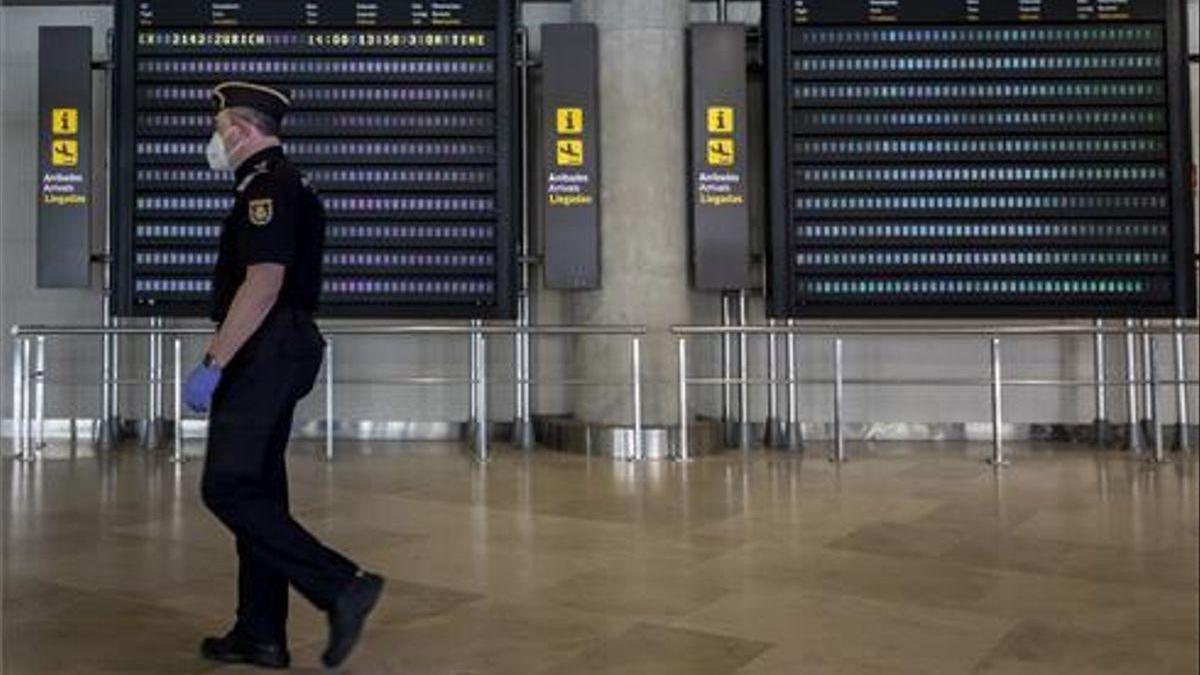 Miles de viajeros aún no han recuperado el dinero de los vuelos cancelados