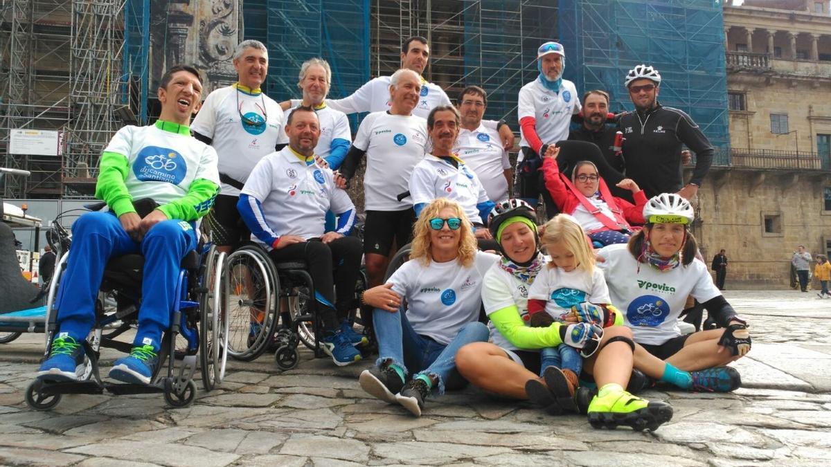 Integrantes de Discamino, frene a la catedral de Santiago
