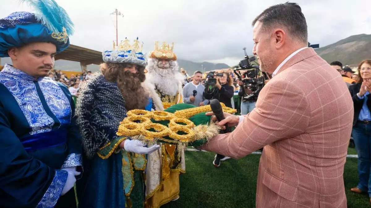 Gáldar recibe a los Reyes Magos con la emoción de 5.000 personas y una jornada llena de actividades