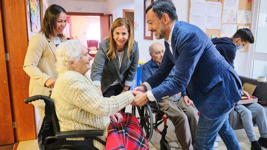 Lope Afonso y Águeda Fumero, en un centro sociosanitario de Tenerife.