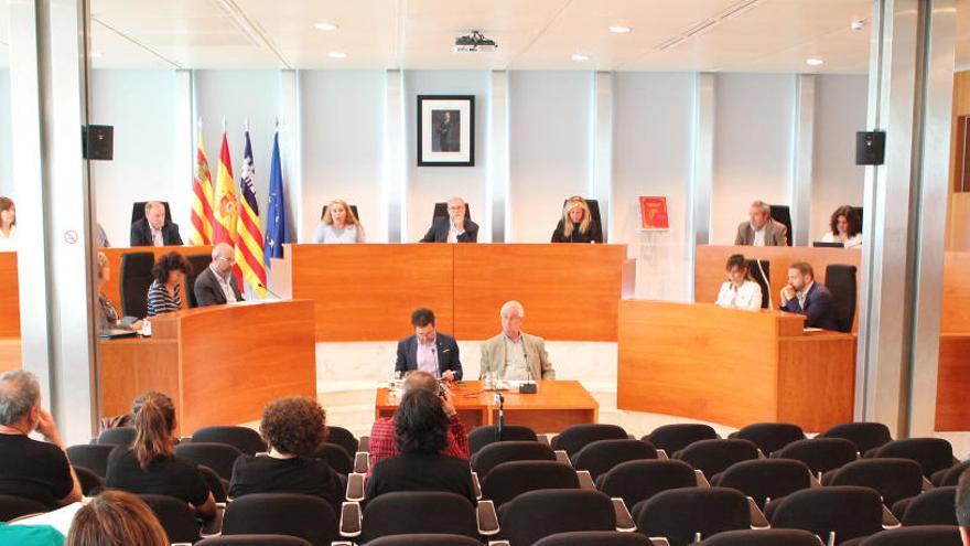 Vericad y el PP tumban la moratoria de alquileres turísticos de PSOE-Podemos