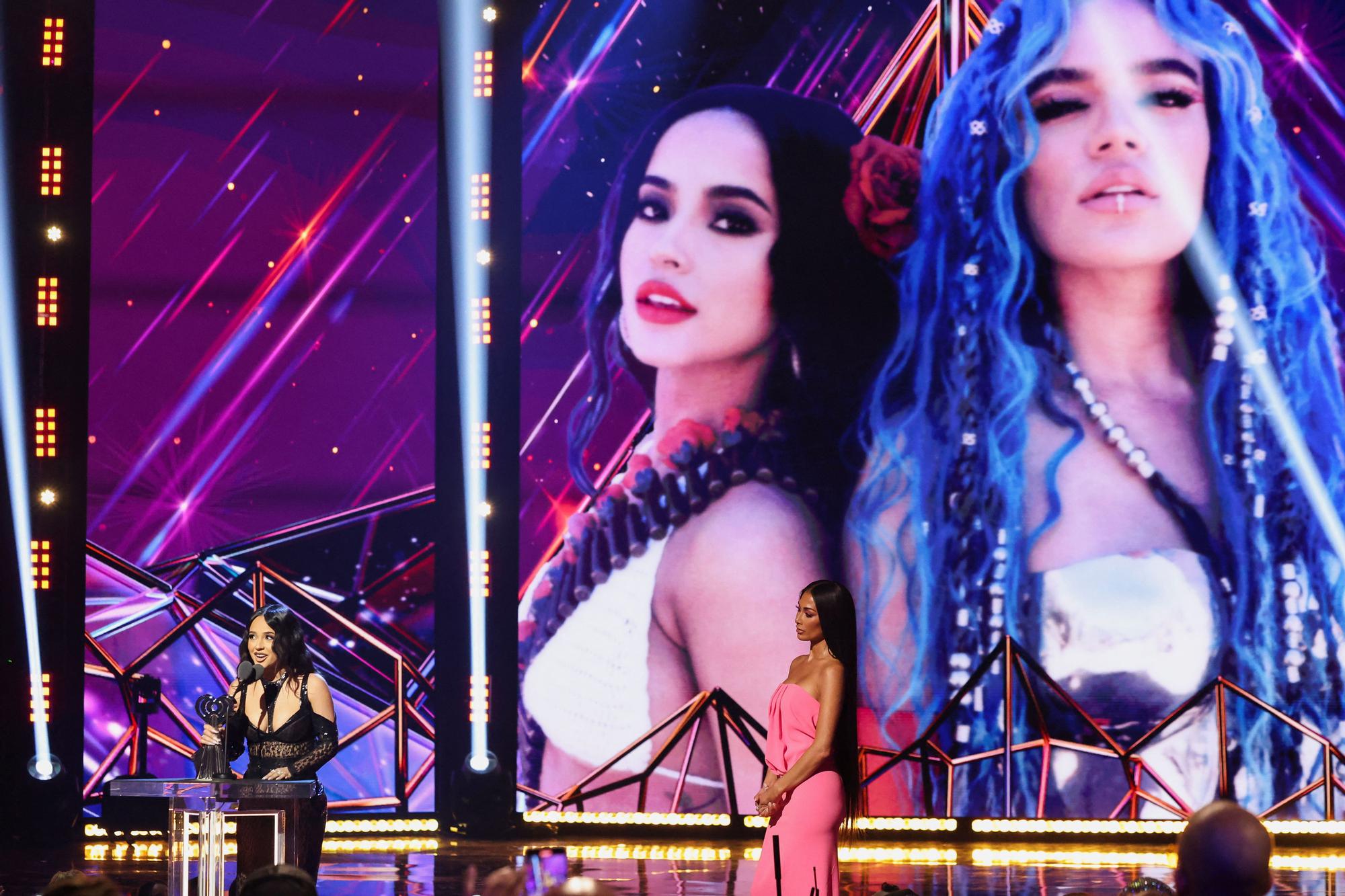 Las mejores imágenes de la alfombra de los iHeartRadio Music Awards 2023