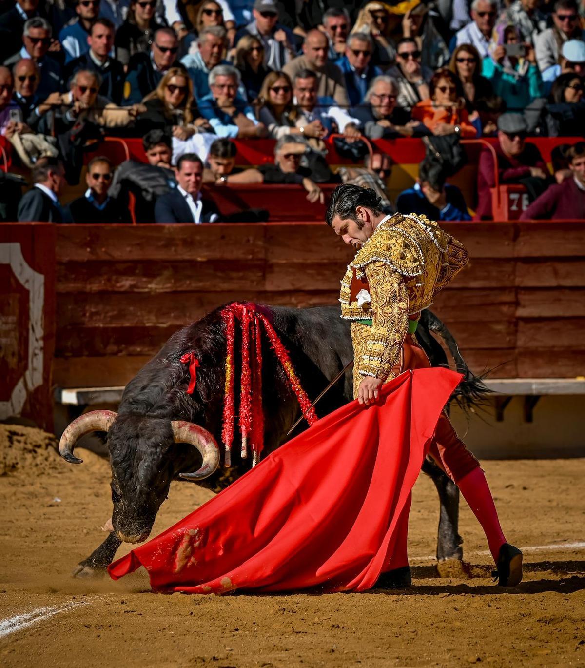 Morante de la Puebla durante una de sus faenas en la plaza de toros de Castelló.