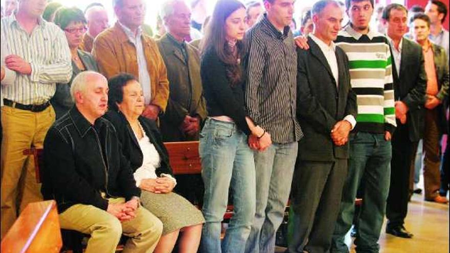 Emotivo adiós a Emma Ordiz en la iglesia del Polígono de Pumarín