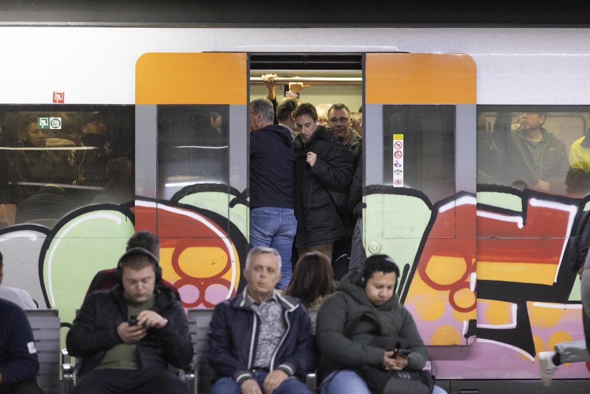 Así se ha vivido la huelga de Renfe en la estación de Sants de Barcelona