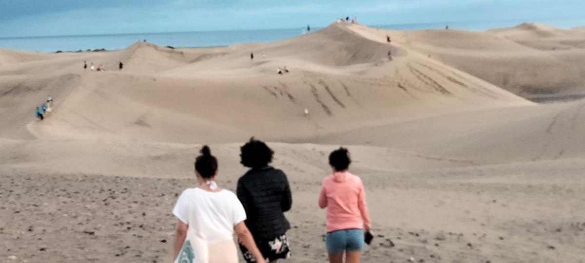 Las Dunas de Maspalomas, en el sur de la isla de Gran Canaria, se ha convertido en un escenario constante de alarmas medioambientales.