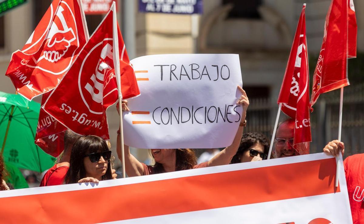 Los profesores han reclamado las mismas condiciones en la concertada y la pública