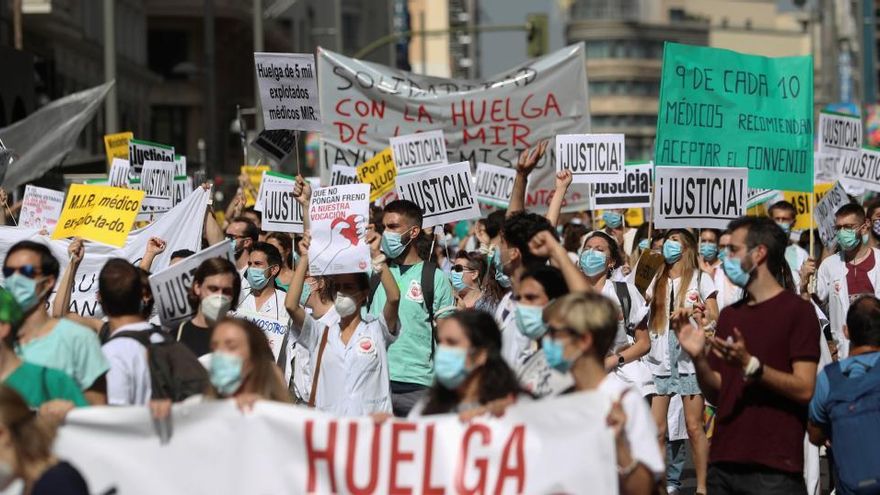 Los MIR desconvocan su huelga en Madrid