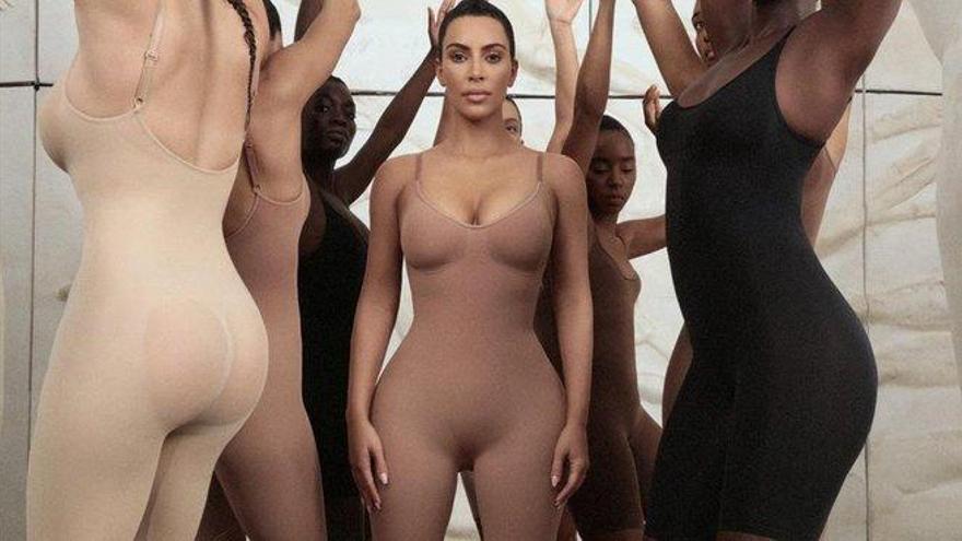 Kim Kardashian recauda 2 millones en 2 minutos con sus fajas