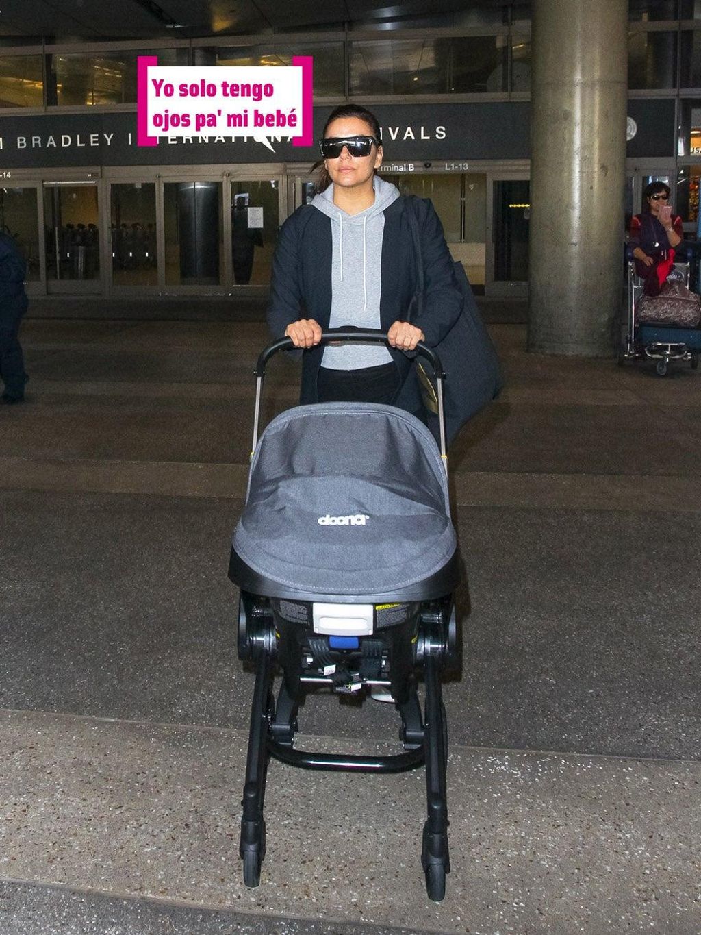 Eva Longoria con el carro del bebé