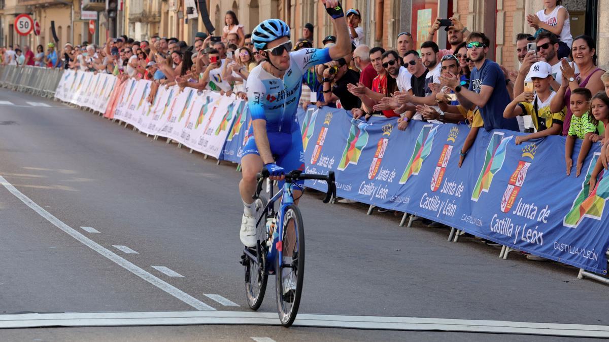 Yates gana en Guijuelo y conquista la Vuelta a Castilla y León