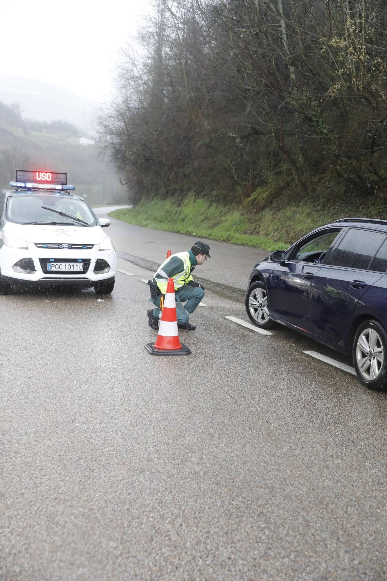 EN IMÁGENES: Camioneros retenidos por la nieve en Lena