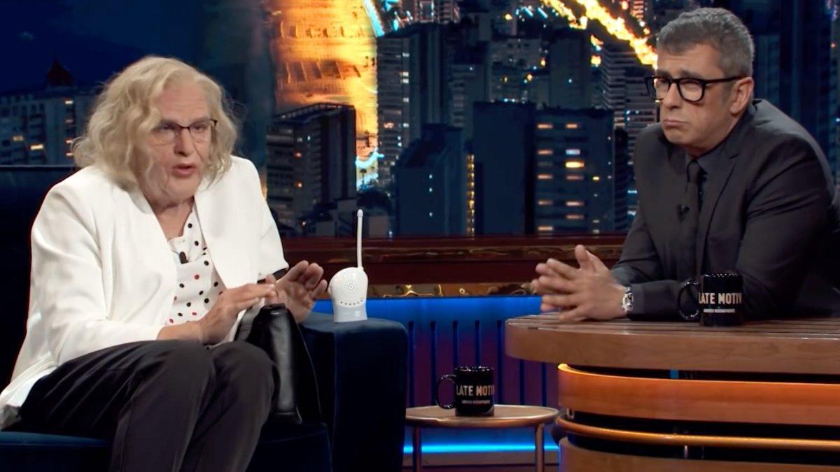 Manuela Carmena (Raúl Pérez) y Andreu Buenafuente en 'Late Motiv'