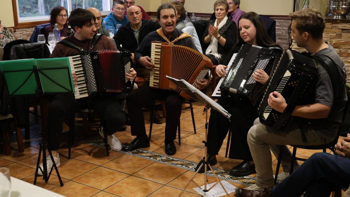 Los acordeonistas de Vigo se dan un autohomenaje en Bembrive