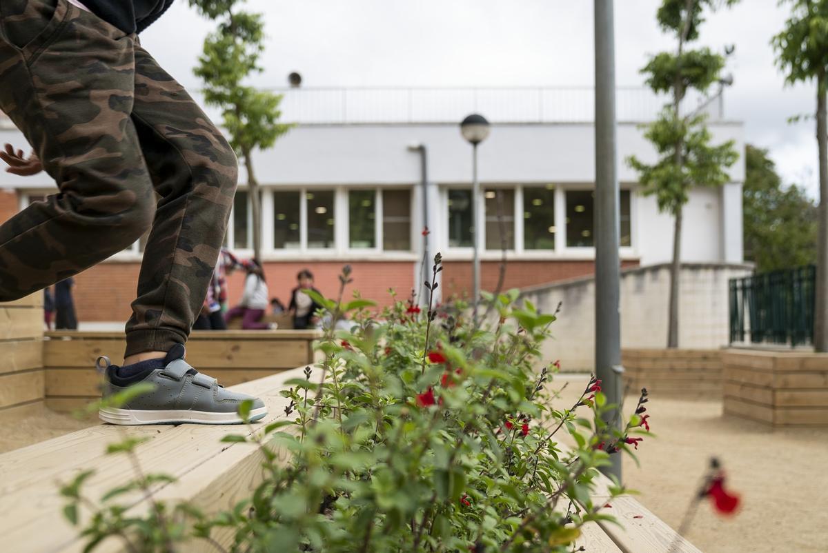 Més verd, més ombres i més jocs coeducatius i diversos als patis de les escoles