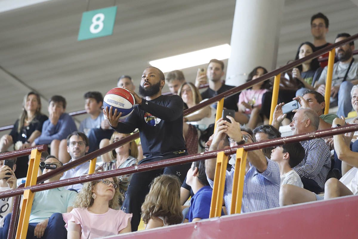 Los Harlem Globetrotters y su espectáculo de baloncesto en Córdoba, en imágenes