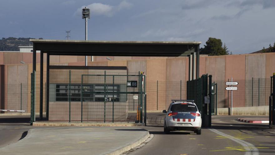 Control d&#039;accés a l&#039;entrada de la presó de Lledoners.