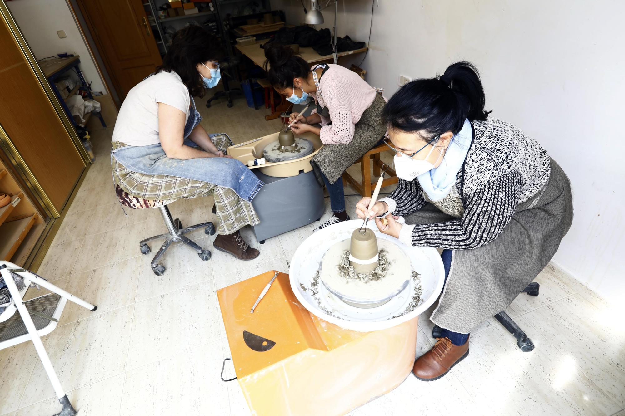 Así es un taller de cerámica artesanal