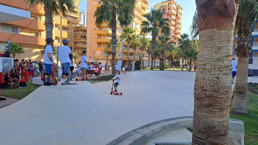 Tavernes inaugura un &quot;skatepark&quot; en la playa