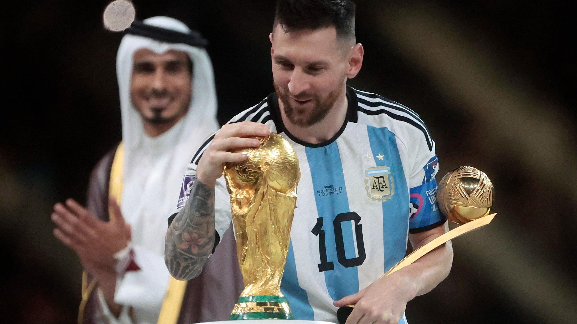 Mundial Qatar 2022: cuánto pesa la Copa del Mundo, de qué está