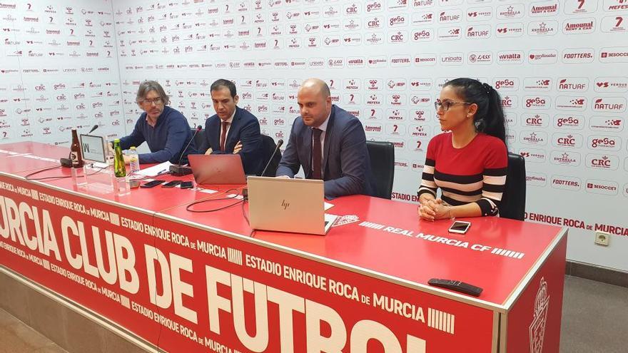 El Real Murcia reduce su deuda en 12,5 millones y prepara otra ampliación