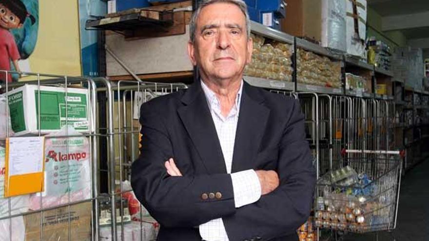 José Antonio Busto, responsable de la federación ,ayer en Vigo en el Banco de Alimentos.