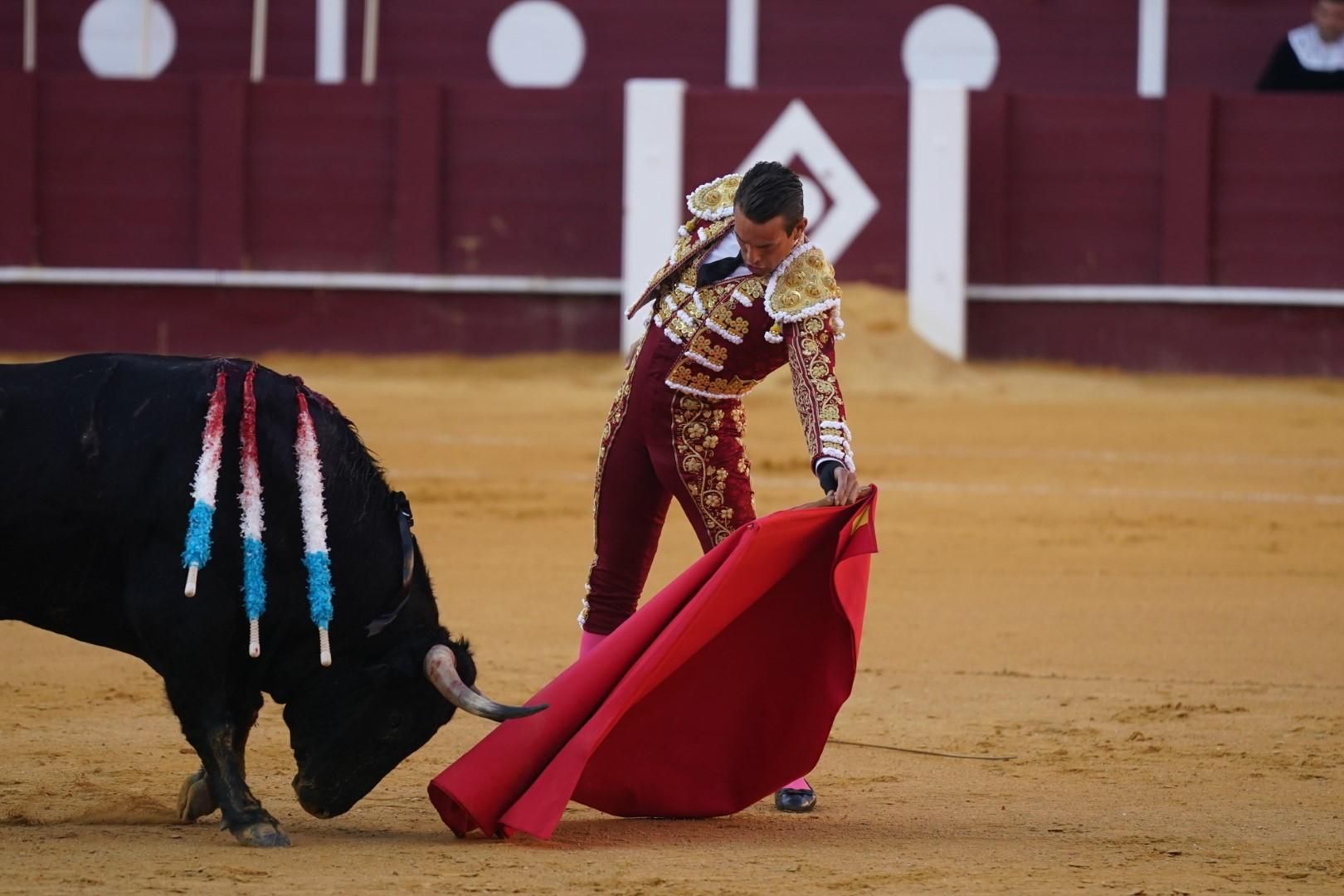 Toros en la Feria I Sexta corrida de abono y puerta grande de Roca Rey