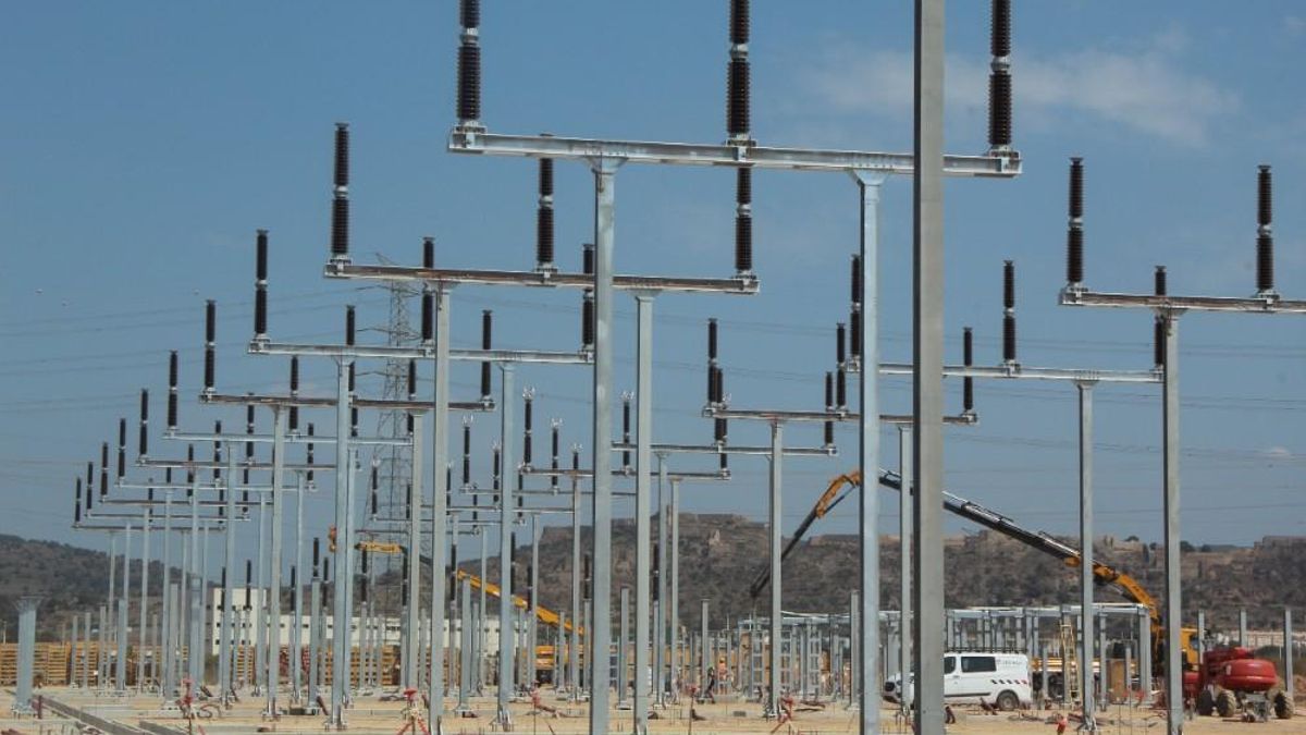 Montaje de la subestación que dará servició a la gigafactoría de Volkswagen.