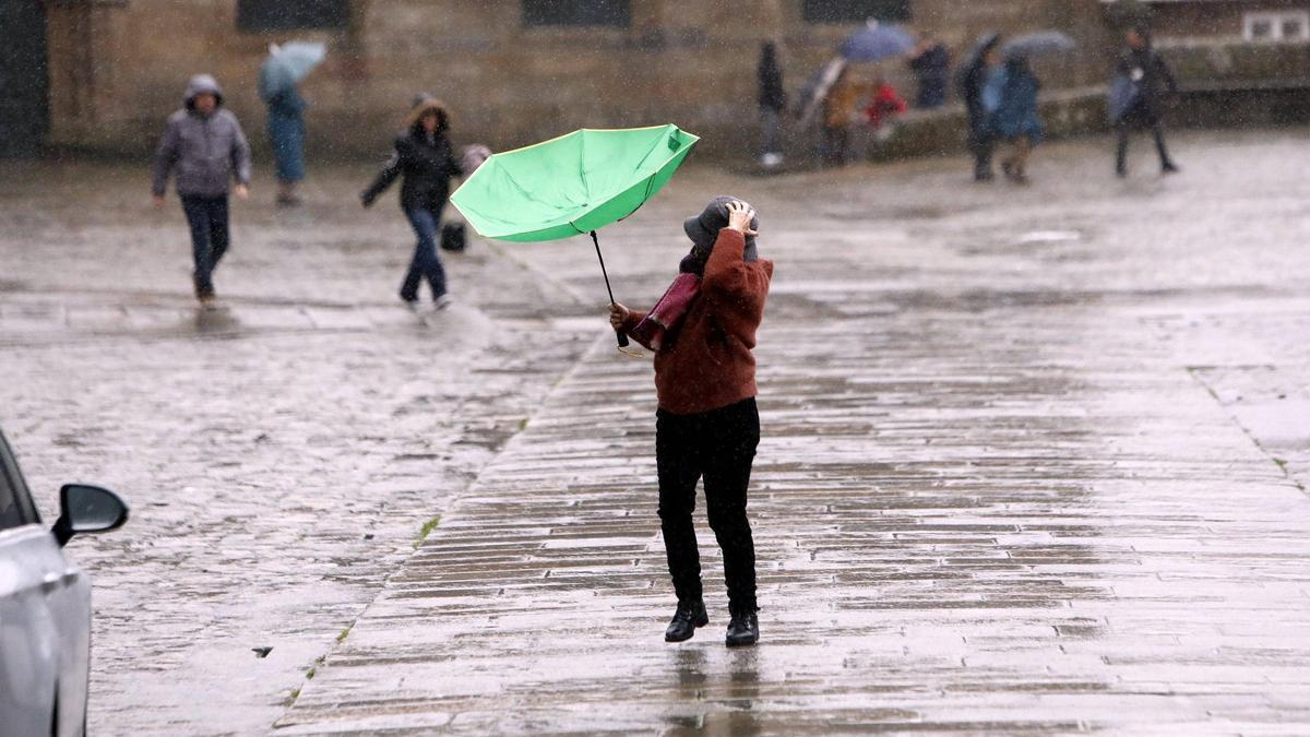 Mal tiempo en Santiago por el temporal: más frío y lluvias este lunes