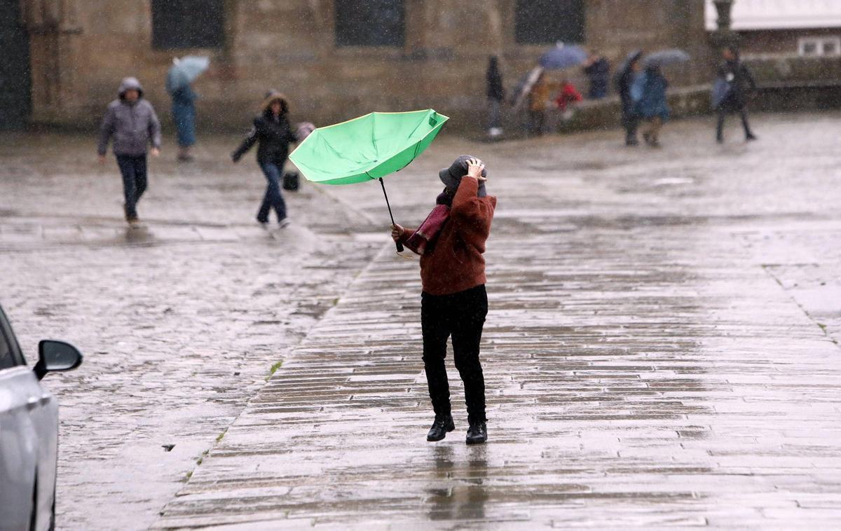 Mal tiempo en Santiago por el temporal: más frío y lluvias este lunes