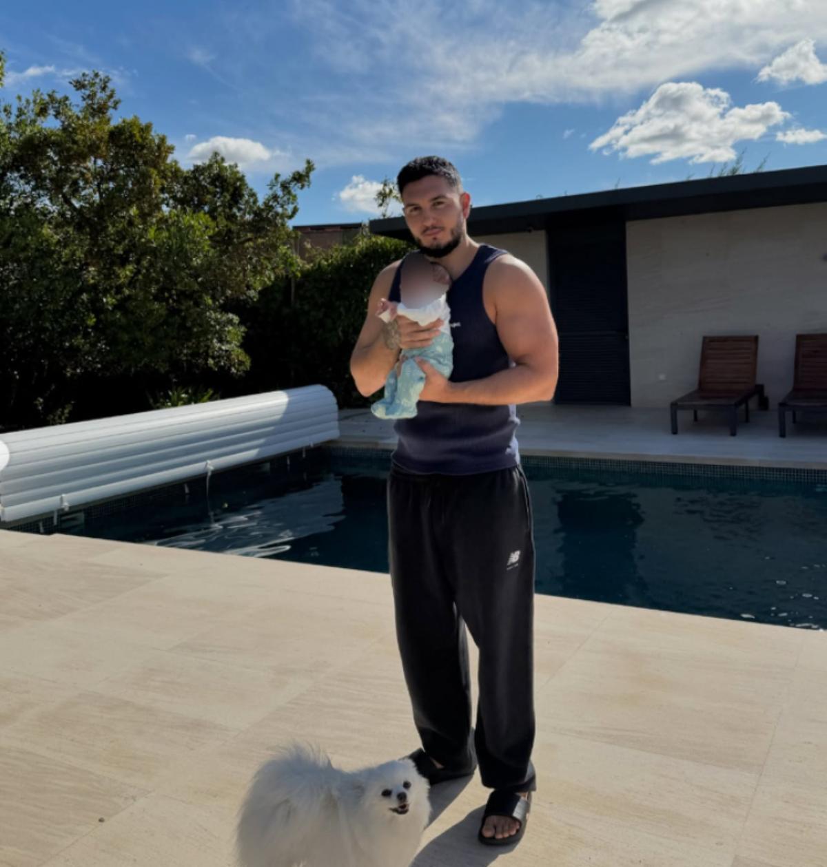 La grandísima piscina privada de Omar Montes en Madrid