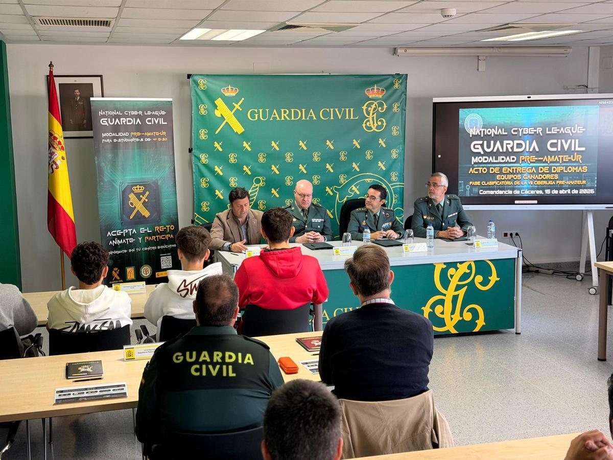Galería | Así ha sido el acto de entrega de diplomas de la VII Ciberliga Pre Amateur de la Guardia Civil