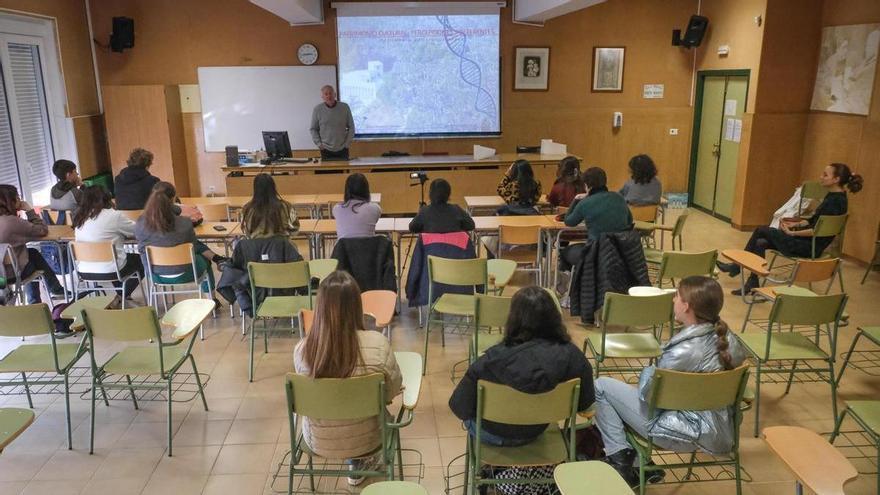 Juventud garantiza que reanudará este mismo curso las charlas de educación sexual y de acoso LGTBI en los institutos de Elche