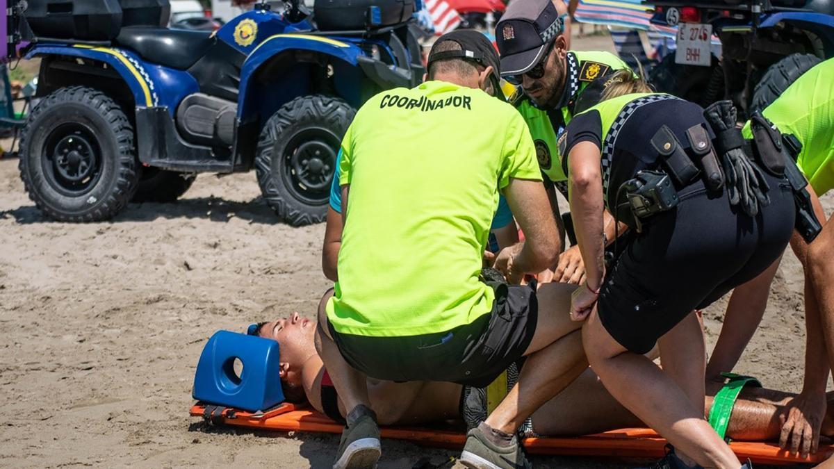 Agentes de la sección de Playas de Sagunt.