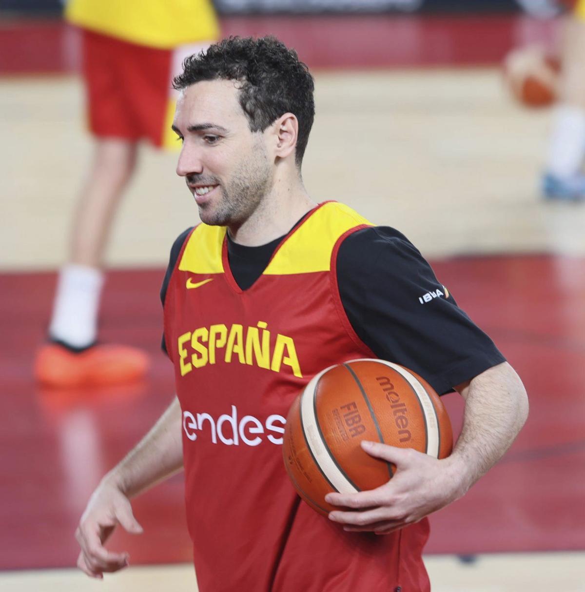 Ferrán Bassas, en el entrenamiento de la selección española en el Palacio de los Deportes de Oviedo. |