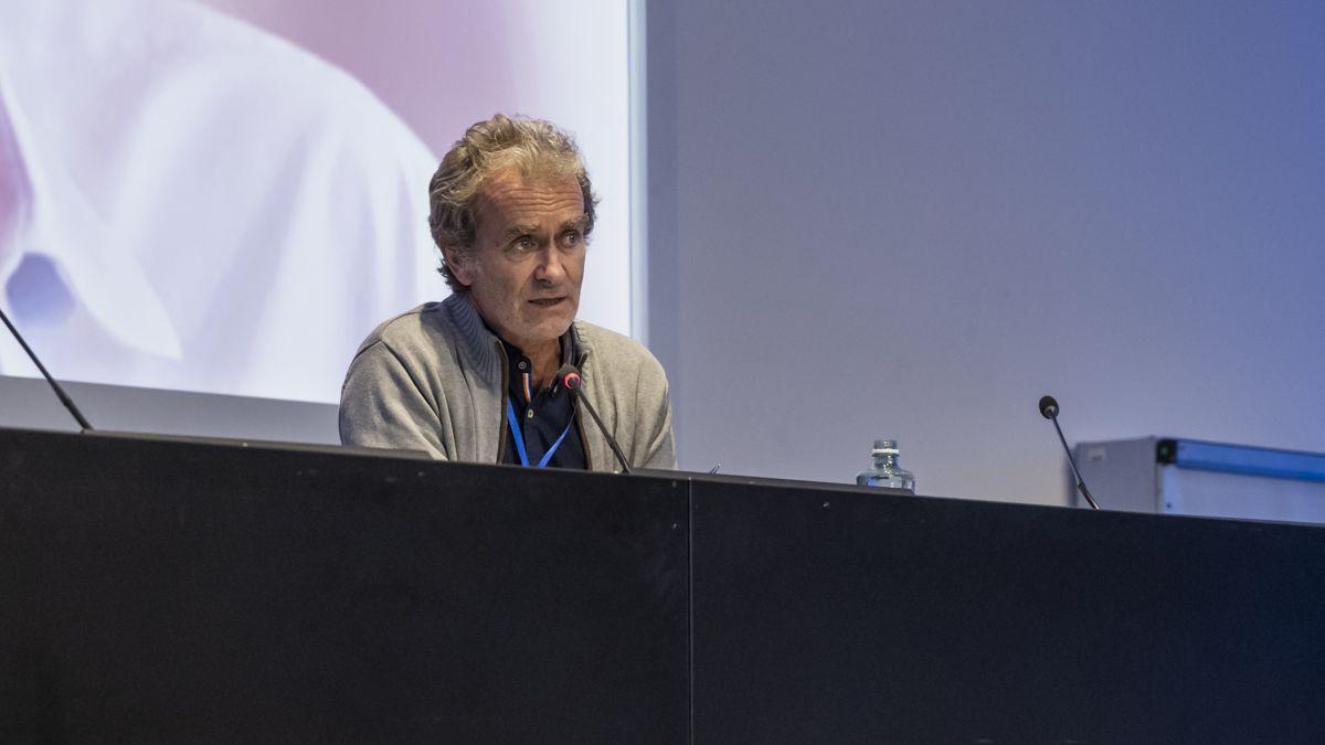 El director del Centro de Alertas, Fernando Simón, durante su intervención en las II Jornadas Científicas Salud Global del CSIC en València.