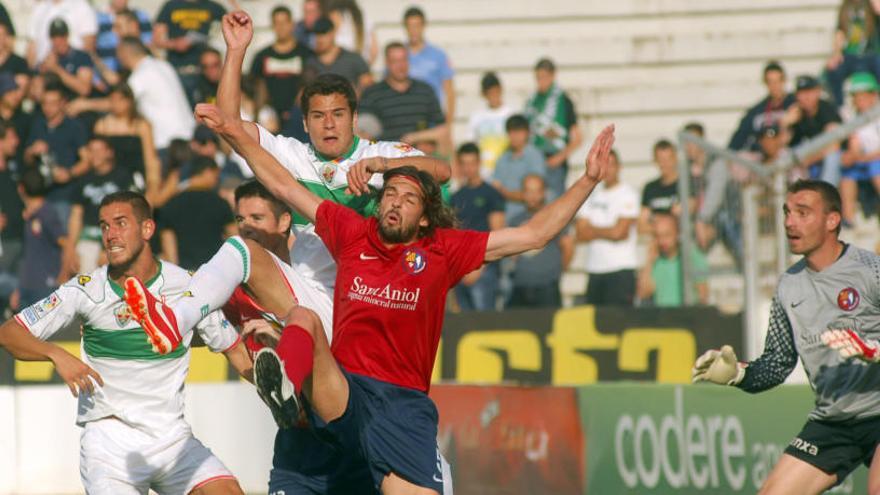 Imagen del partido de ida de la promoción de ascenso entre el Ilicitano y el Olot