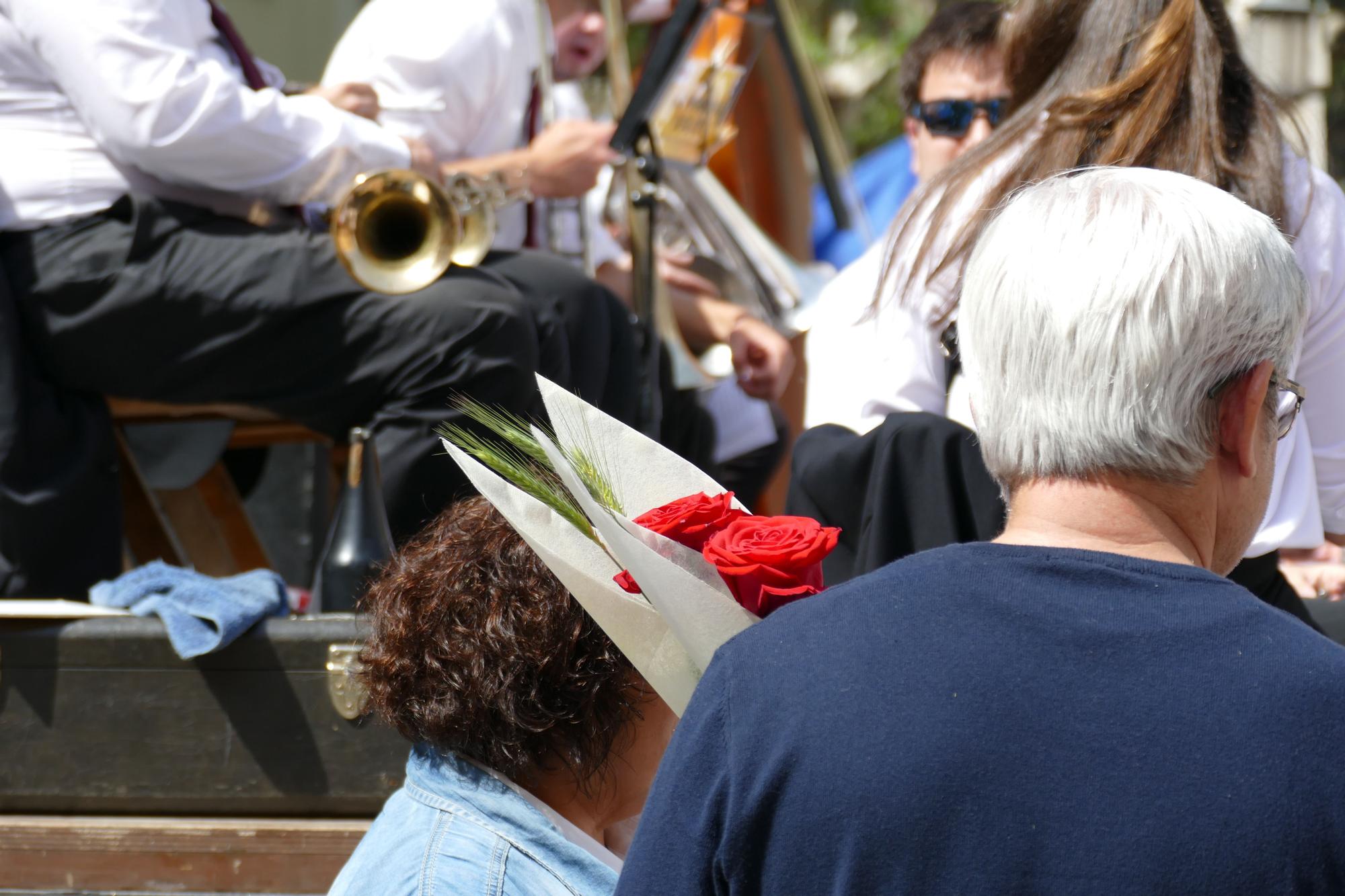 Figueres viu un Sant Jordi multitudinari