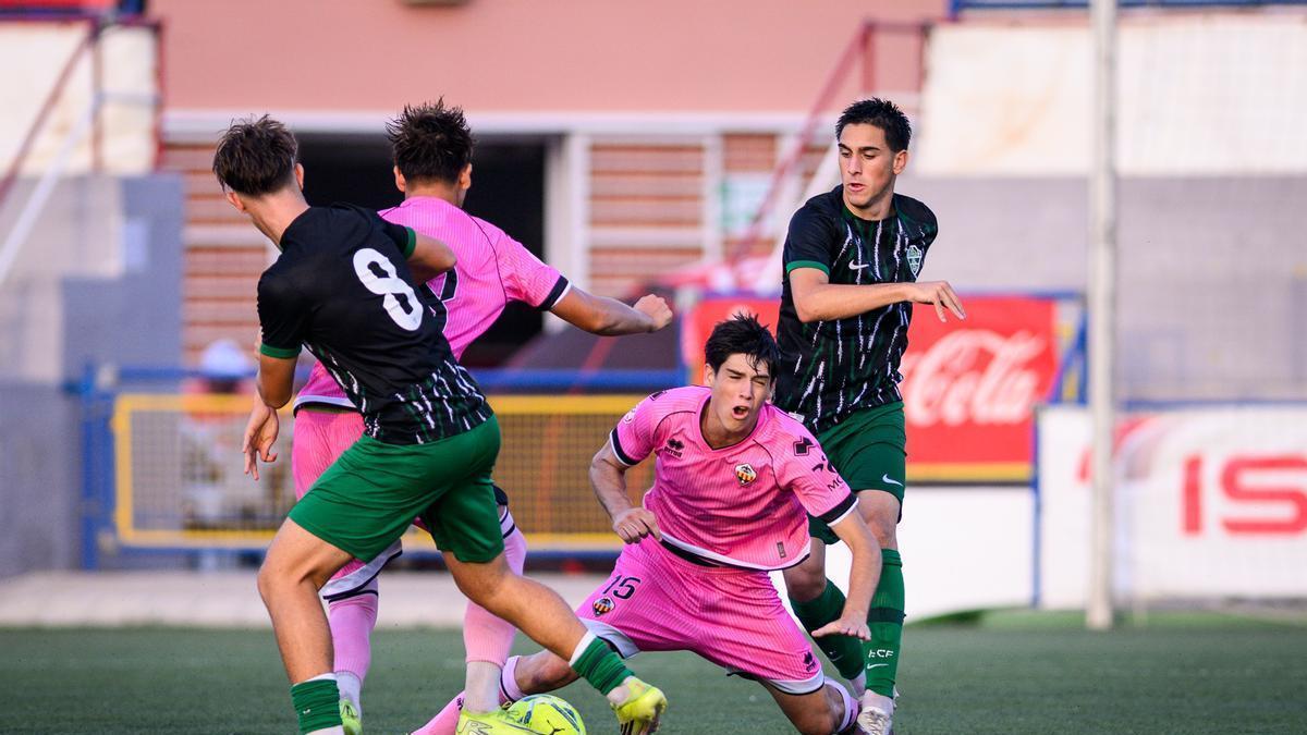 La efectividad y la solidez defensiva del Castellón tumban al Elche (0-1)