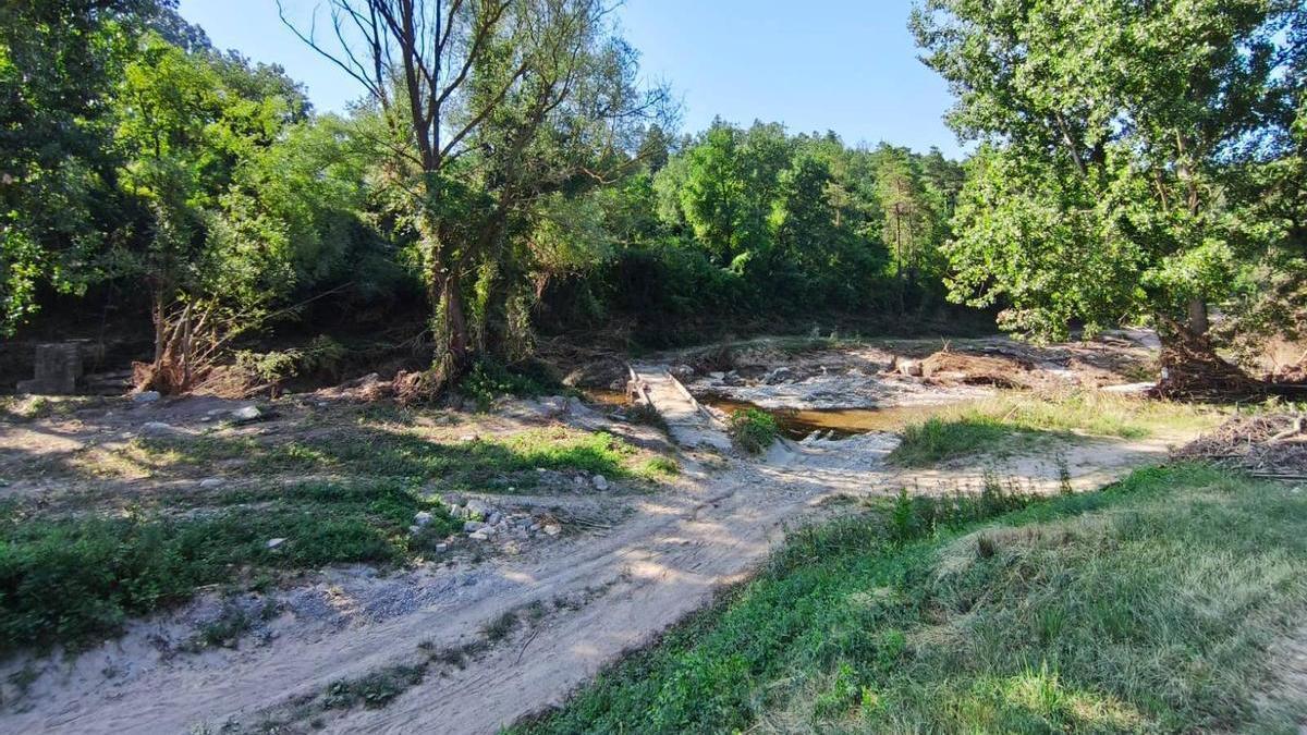 L'estat de la riera de Merlès, en un punt concret dins el terme de Santa Maria de Merlès