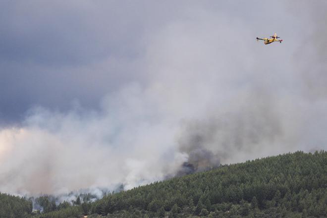 El eclipse llega en plena alerta roja por incendios: las comunidades preparan restricciones y más vigilancia
